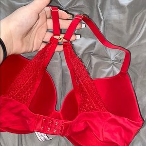 VS Incredible Perfect Shape Red Lace Bra